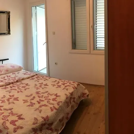 Apartments A & A Zrnovnica