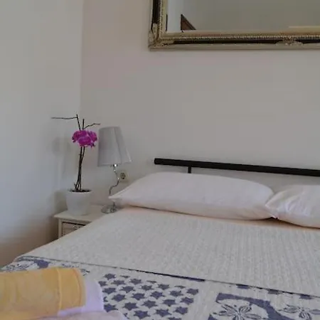 Apartment Apartments A & A Zrnovnica