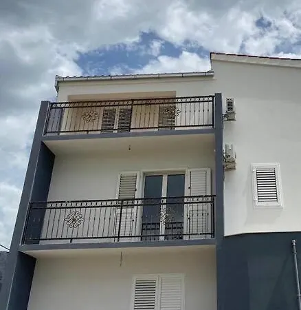 Apartments A & A * Zrnovnica