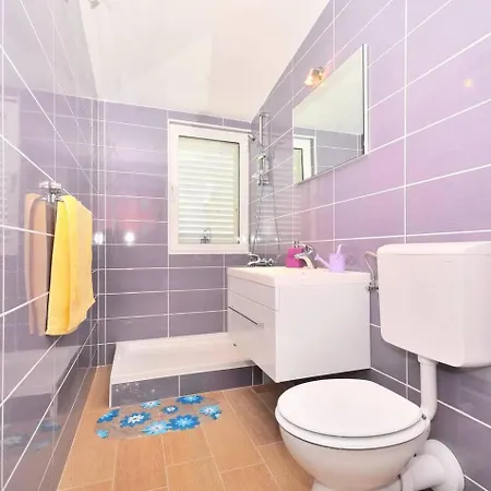 Apartments A & A Zrnovnica