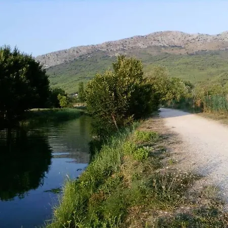 A & A Žrnovnica